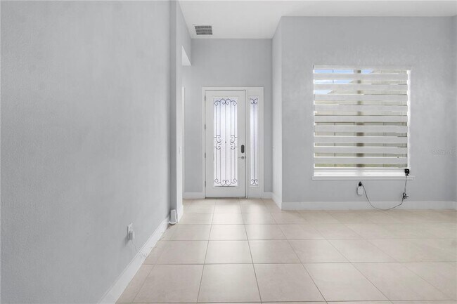 Building Photo - 2320 Symphony Cir