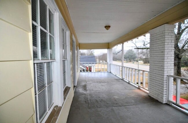 Building Photo - 2030 Madison Ave