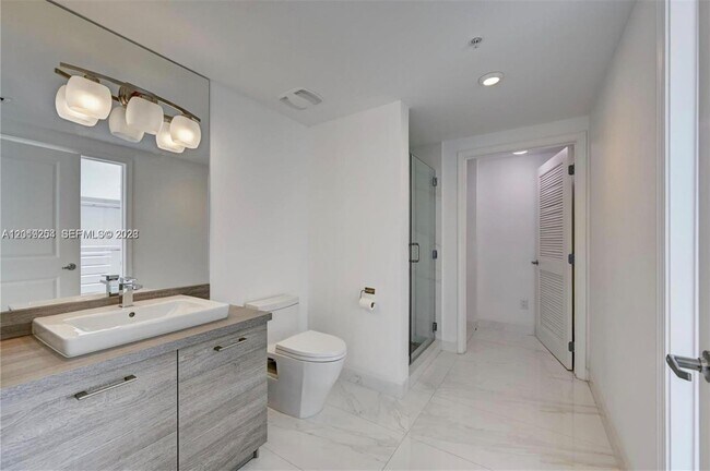 Building Photo - 400 Sunny Isles Blvd