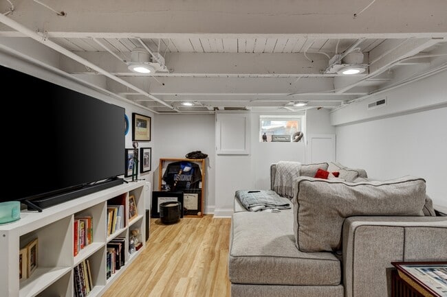 Building Photo - 1418 Richardson St