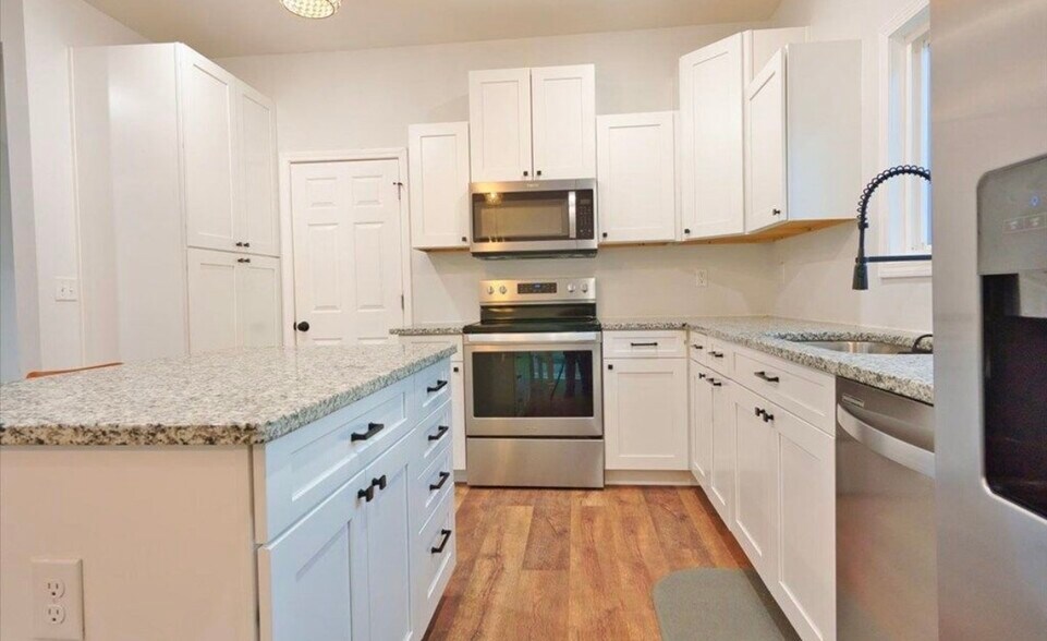 Building Photo - 89 Stratford Pl
