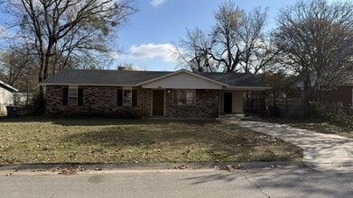 Building Photo - 1006 Pattie Ln