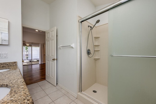 Building Photo - 39900 Bayview Dr