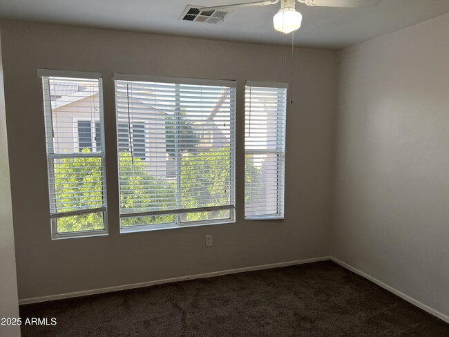 Building Photo - 4220 E Orchid Ln