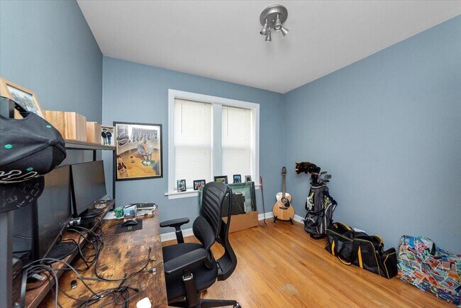 Building Photo - 2 bedroom in Chicago IL 60647