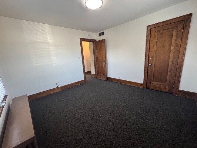 Building Photo - 1728 S 6th St