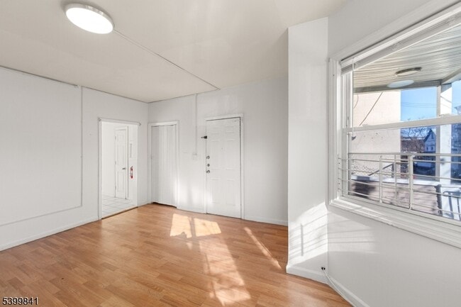 Building Photo - 84 Washington Pl