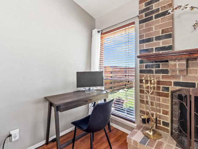 Building Photo - 1108 Collin Dr