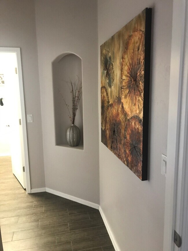 Building Photo - Gorgeous 4 bedroom home in Del Prado