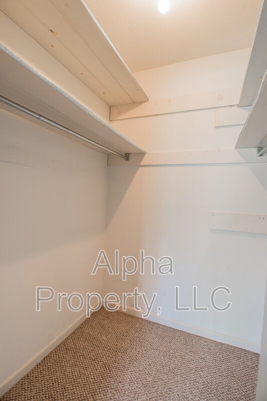 Building Photo - 102 Ticonderoga Dr