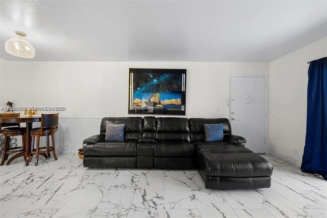 Building Photo - 4043 NW 16th St