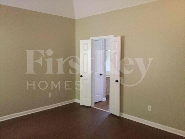 Building Photo - 4590 Tulip Creek Dr