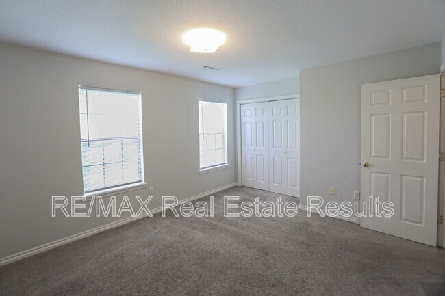 Building Photo - 602 Camellia Dr