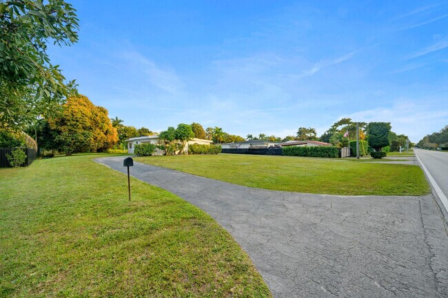 Building Photo - 13945 N Miami Ave