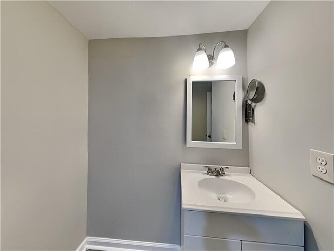 Building Photo - 1775 Whitehall Forest Ct SE