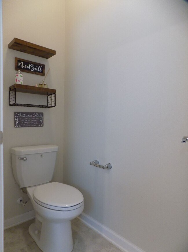 Building Photo - 1713 Chatsworth Cir