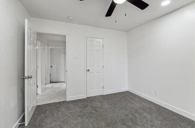 Building Photo - 1210 Burning Tree Rd