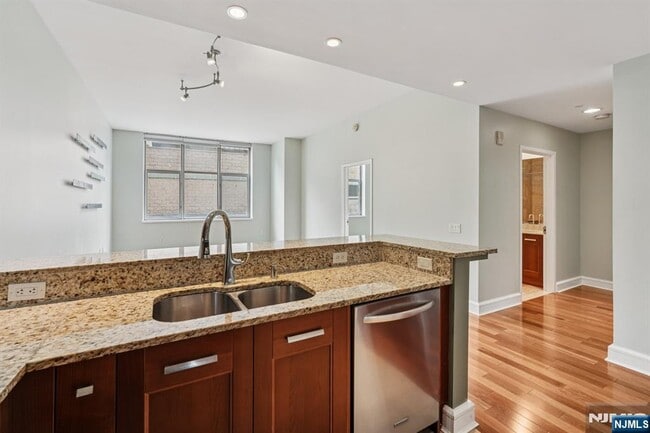 Building Photo - 8100 River 210
