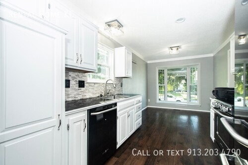 Building Photo - 582 W Layton St