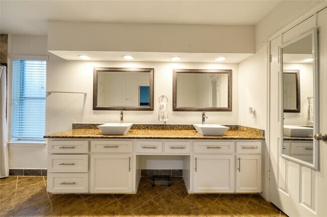 Building Photo - 7903 Portal Dr