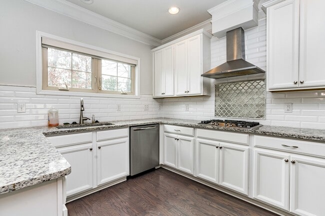 Building Photo - 321 View Dr