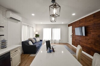 Building Photo - 102 Lockwood Dr