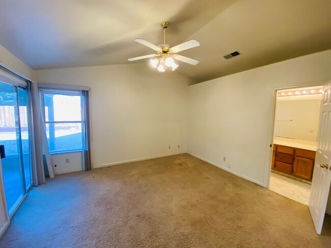 Building Photo - 3 Bedroom Home in Hampton Oaks