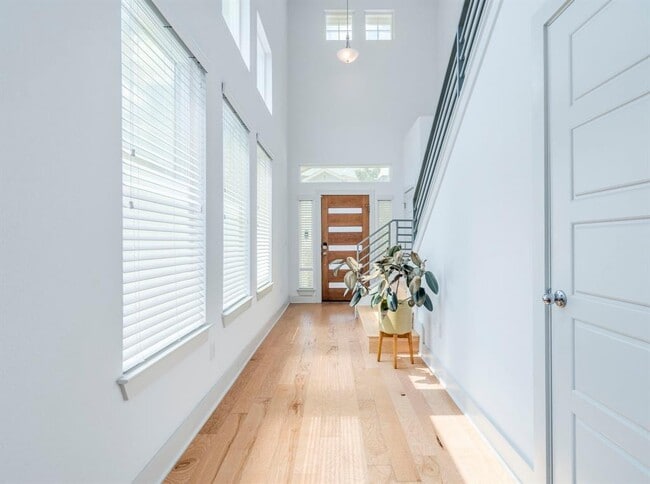 Primary Photo - 2309 Hermia St
