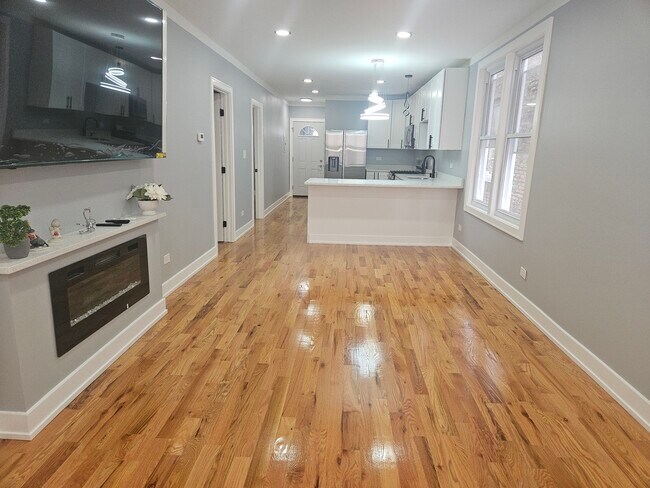 Building Photo - 4521 S Mozart St