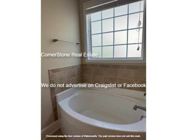 Building Photo - 547 Micahs Way N