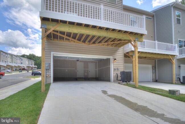 Building Photo - 2506 EMBER Ln