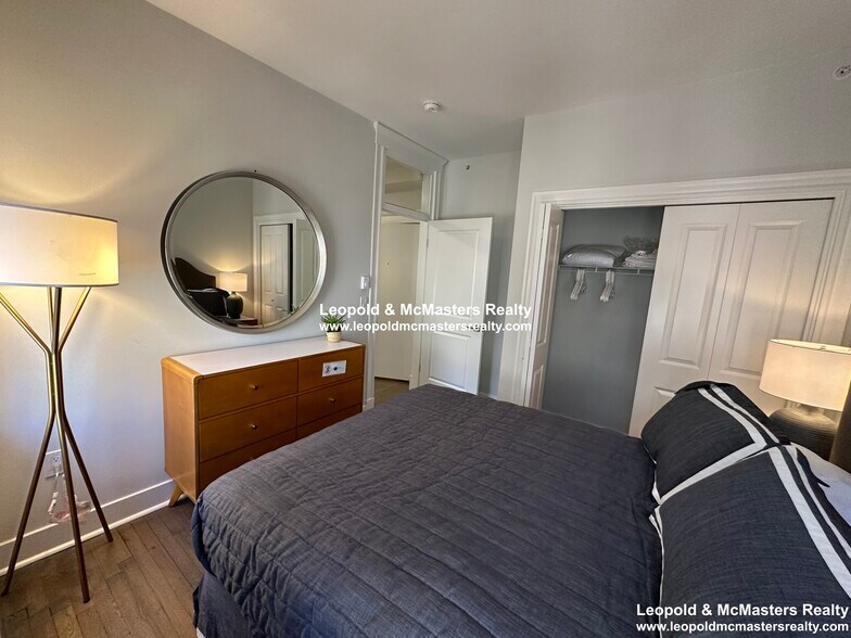 Building Photo - 51 Park Dr