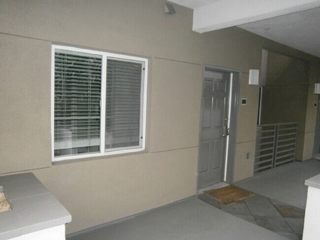 Building Photo - 2 Bed/2 Bath Condo in Downtown San Diego