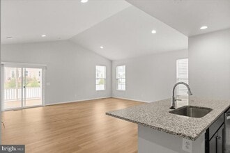 Building Photo - 106 Heyford Dr