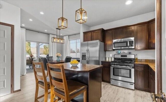 Building Photo - Charming 2-Story Home in Post Falls – Spac...