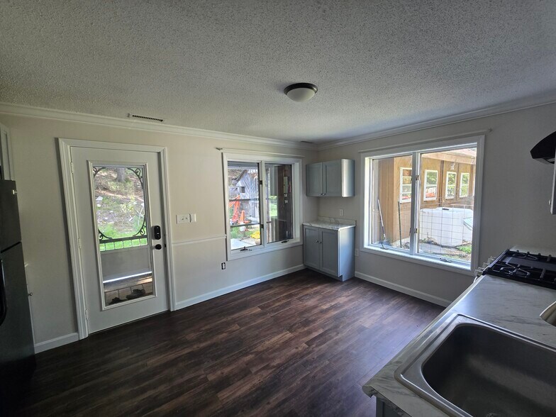 Kitchen - 66 Horace Greeley Rd