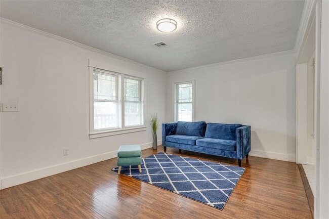 Building Photo - 516 E Rickenbacker Dr
