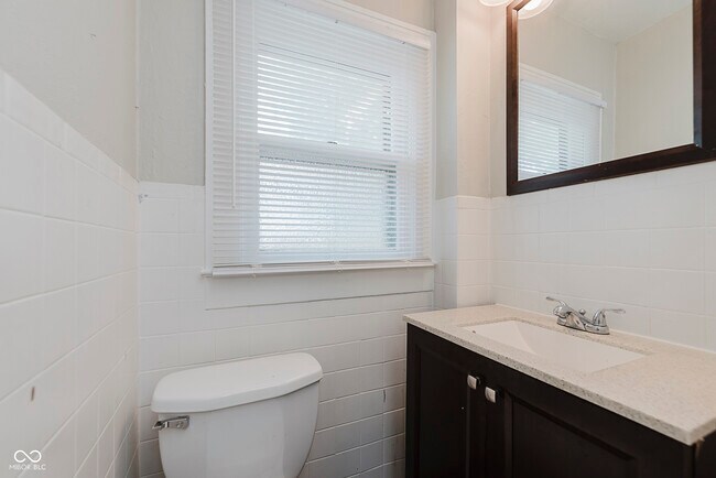 Building Photo - 6222 Kingsley Dr