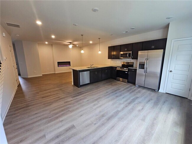 Building Photo - 2460 Ravencliff Dr