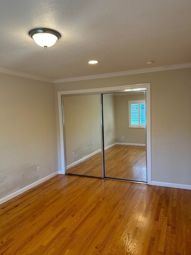 Building Photo - Beautiful Home with multiple upgrades!