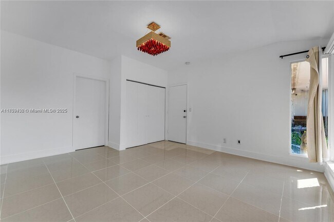 Building Photo - 501 90th St