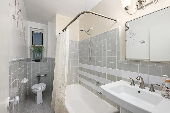 Building Photo - 800 Grand Concourse