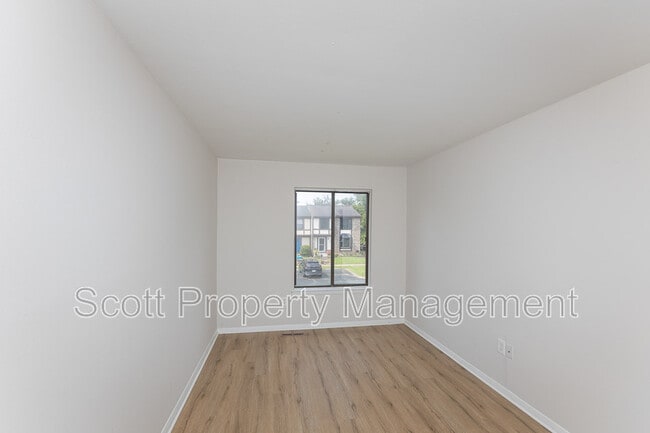 Building Photo - 113 Bourbon Ct