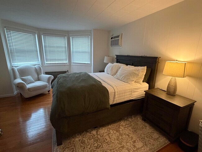 Building Photo - 72 Reservoir Ave