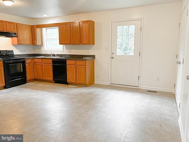 Building Photo - 104 Basin Dr
