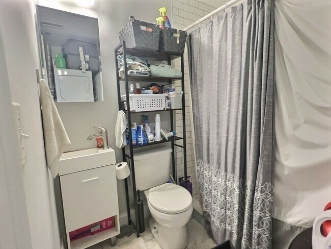 Building Photo - 260 Paris St