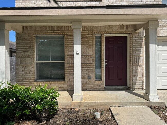 Building Photo - 3 Bedroom/2.5 Bath Springwood Subdivision