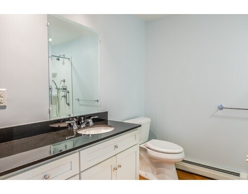 Building Photo - 147 Front St