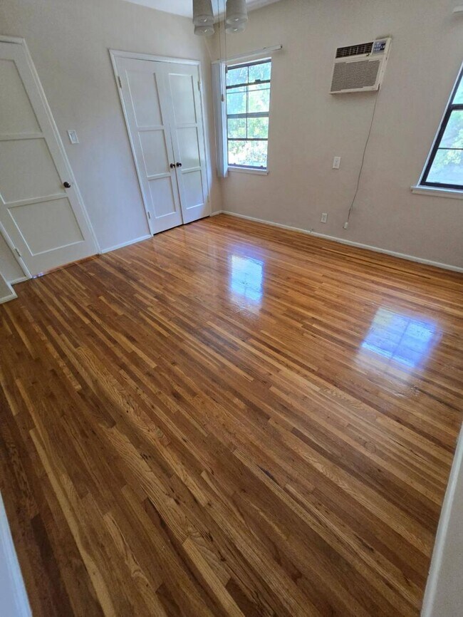 Building Photo - 1.0 bedroom in Pasadena California 91106