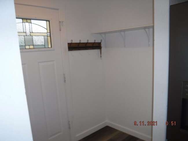 Building Photo - Great studio in Phoenix OR